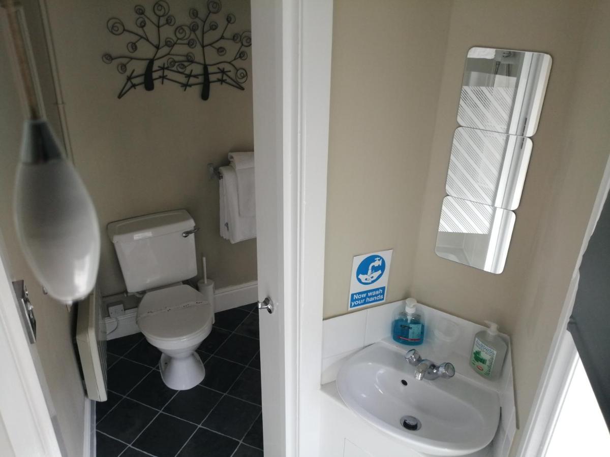 Burleigh Guest House Llandudno Buitenkant foto