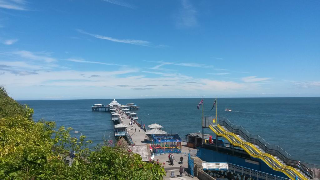 Burleigh Guest House Llandudno Buitenkant foto