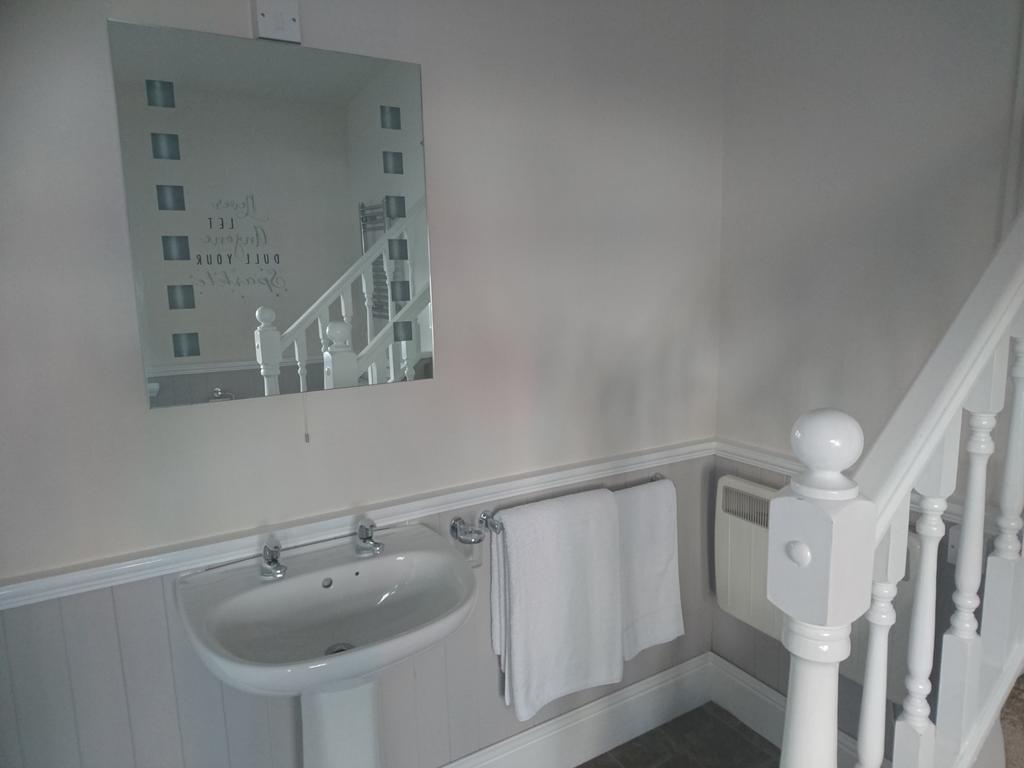 Burleigh Guest House Llandudno Buitenkant foto
