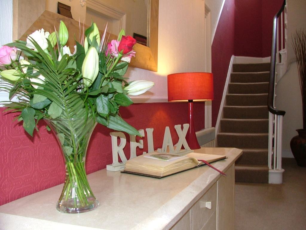 Burleigh Guest House Llandudno Buitenkant foto
