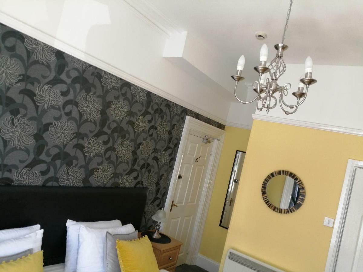 Burleigh Guest House Llandudno Buitenkant foto
