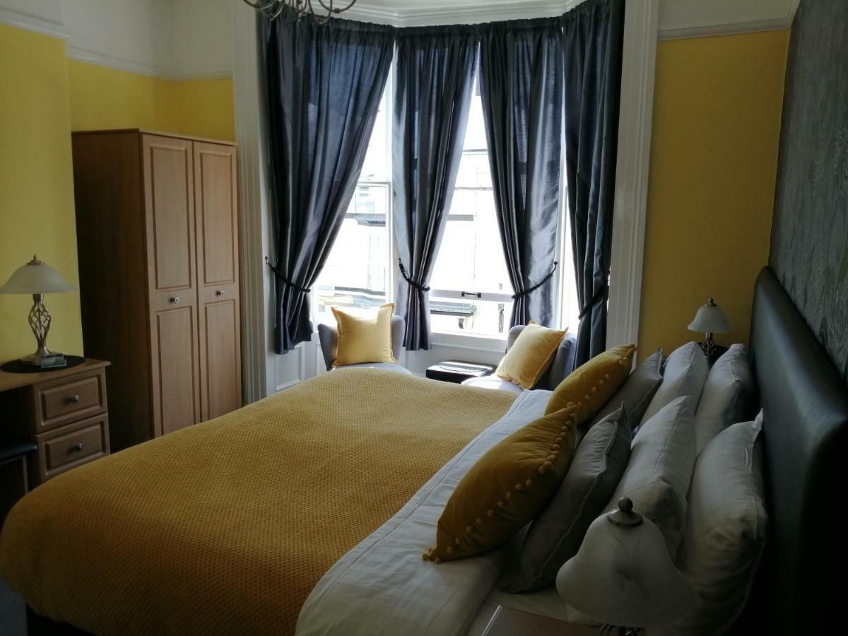 Burleigh Guest House Llandudno Buitenkant foto